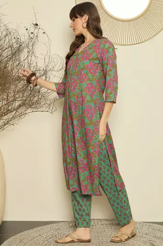 Women Ethnic Motifs Printed  Cotton Kurta with Trouser