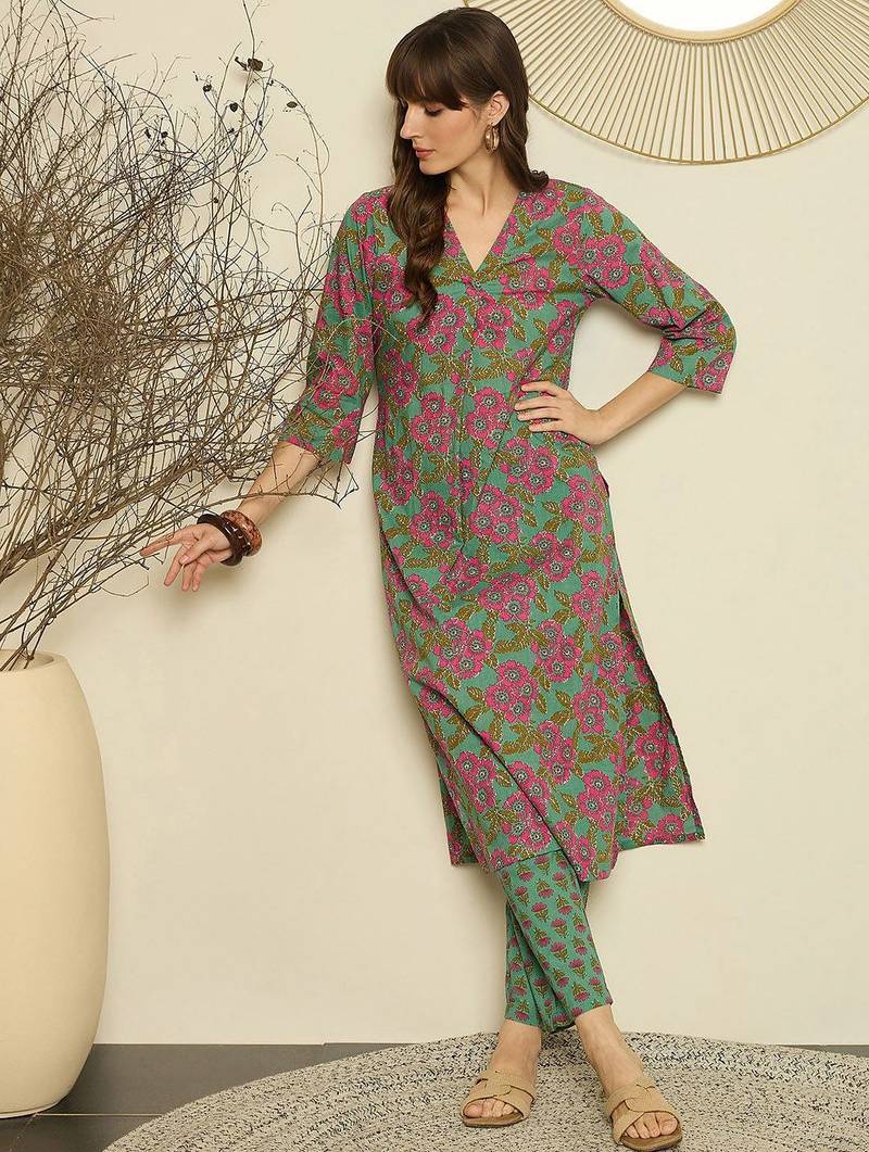 Women Ethnic Motifs Printed  Cotton Kurta with Trouser