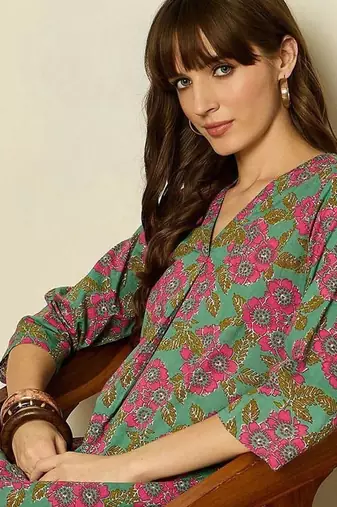 Women Ethnic Motifs Printed  Cotton Kurta with Trouser
