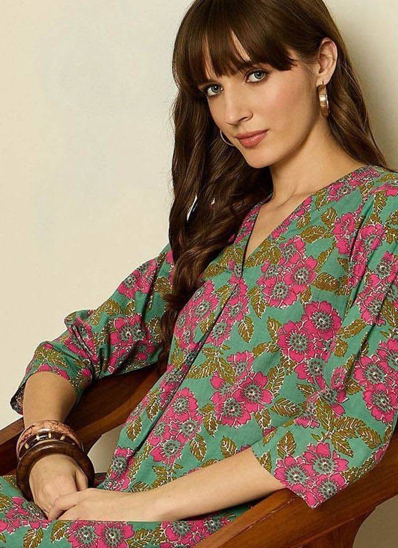 Women Ethnic Motifs Printed  Cotton Kurta with Trouser