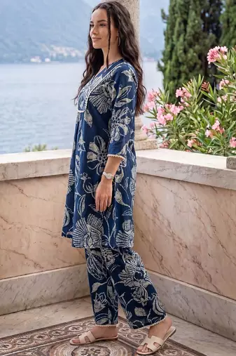 Women Floral Printed Empire  Cotton Kurti with Trousers