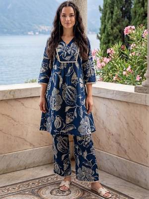 Women Floral Printed Empire  Cotton Kurti with Trousers 6