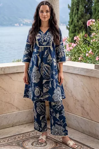 Women Floral Printed Empire  Cotton Kurti with Trousers