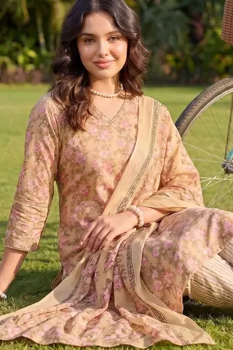 Women Floral Printed Regular  Cotton Kurta with Trousers & With Dupatta