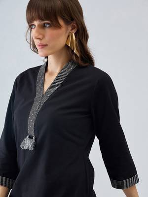 Women Regular Thread Work Kurta with Trousers 1