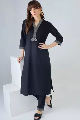 Women Regular Thread Work Kurta with Trousers