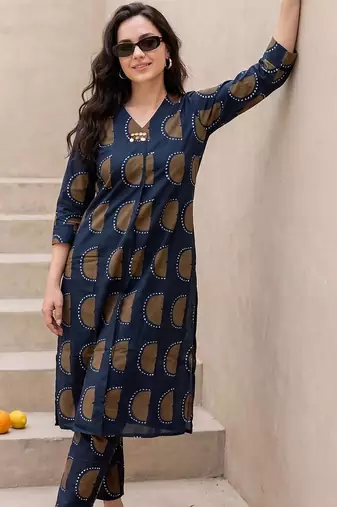 Women Printed Regular Kurta with Trousers