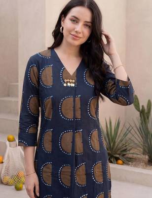 Women Printed Regular Kurta with Trousers 3