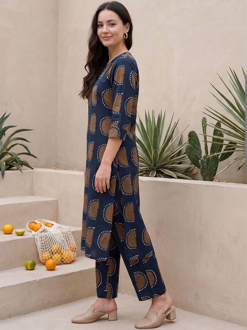 Women Printed Regular Kurta with Trousers