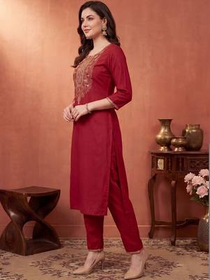 Women Ethnic Motifs Embroidered Regular Thread Work  Cotton Kurta with Trousers 4