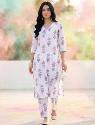 Floral Printed V-Neck  Cotton Kurta With Trousers 1