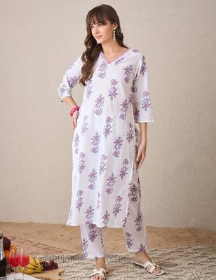 Floral Printed V-Neck  Cotton Kurta With Trousers 2