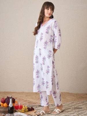 Floral Printed V-Neck  Cotton Kurta With Trousers 5
