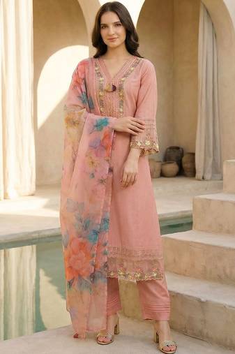 Women Floral Embroidered Regular Thread Work Kurta with Trousers & With Dupatta