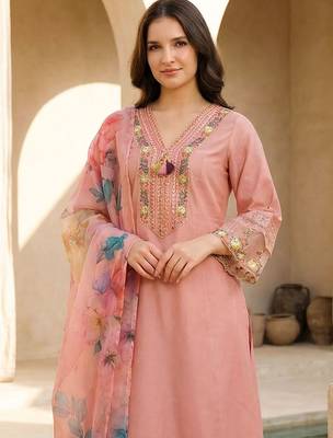 Women Floral Embroidered Regular Thread Work Kurta with Trousers & With Dupatta 2