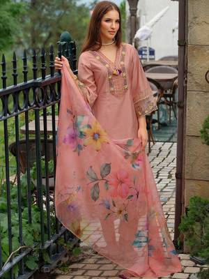 Women Floral Embroidered Regular Thread Work Kurta with Trousers & With Dupatta 3
