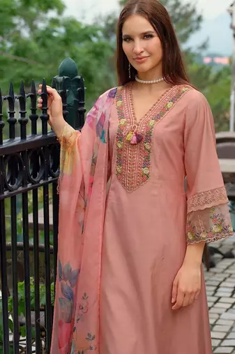 Women Floral Embroidered Regular Thread Work Kurta with Trousers & With Dupatta