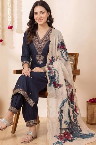 Women Ethnic Motifs Embroidered Thread Work Kurta with Patiala & With Dupatta