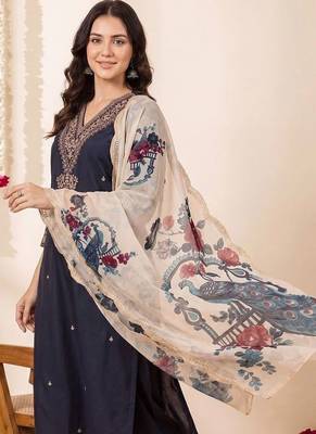 Women Ethnic Motifs Embroidered Regular Thread Work Kurta with Patiala & With Dupatta 3