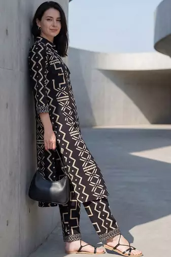 Women Printed Regular  Cotton Kurta with Trousers
