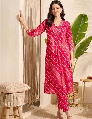 Women Leheriya Printed Regular Kurta with Trousers 1