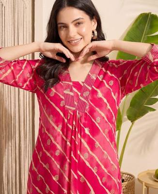 Women Leheriya Printed Regular Kurta with Trousers 2