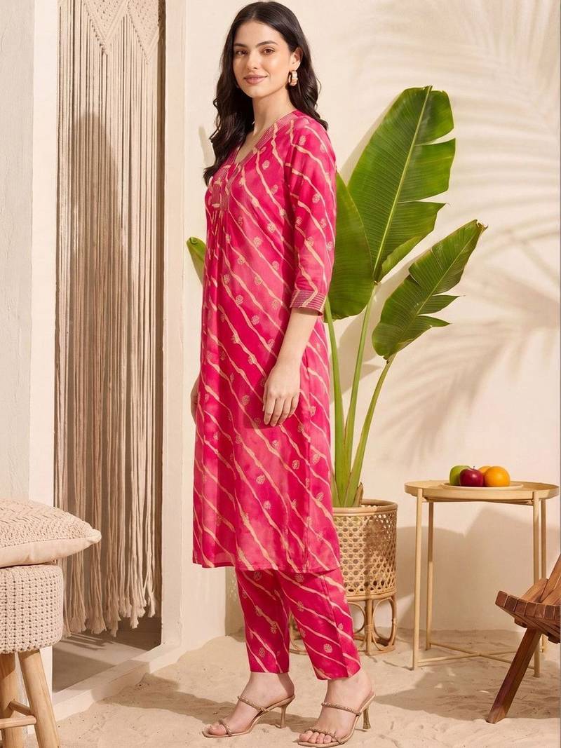 Women Leheriya Printed Regular Kurta with Trousers