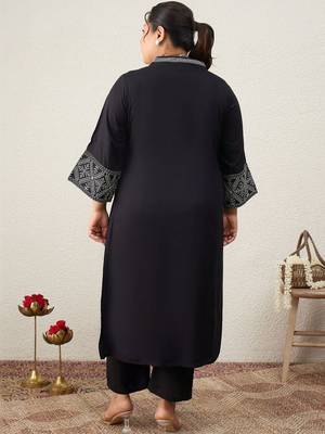 Plus Size Ethnic Motifs Embroidered Regular Thread Work Kurta with Trousers 4