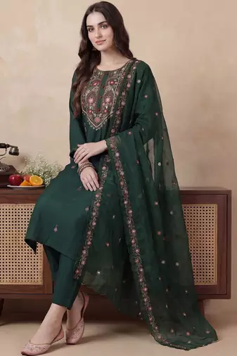Women Floral Embroidered Regular Thread Work Kurta with Trousers & With Dupatta