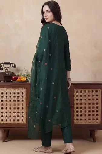 Women Floral Embroidered Regular Thread Work Kurta with Trousers & With Dupatta