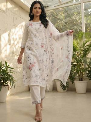 Women Floral Embroidered Regular Kurta with Trousers & With Dupatta 1
