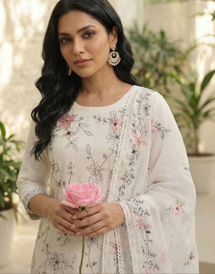 Women Floral Embroidered Regular Kurta with Trousers & With Dupatta 2