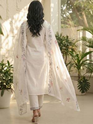 Women Floral Embroidered Regular Kurta with Trousers & With Dupatta 5