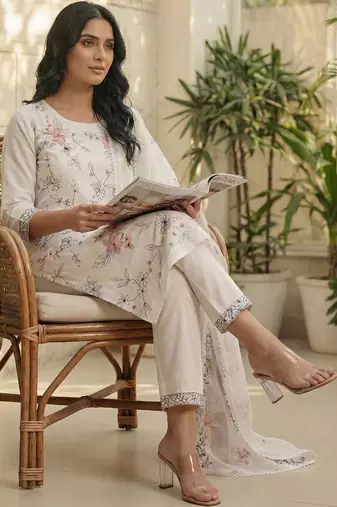 Women Floral Embroidered Regular Kurta with Trousers & With Dupatta
