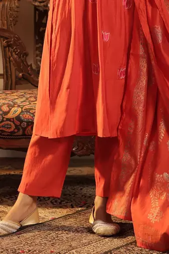 Women Ethnic Motifs Printed Kurta with Trouser& With Dupatta