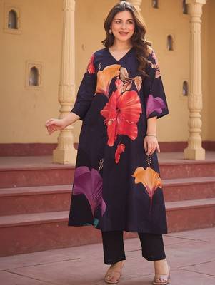 Women Floral Printed Regular Thread Work  Cotton Kurta with Trousers 1