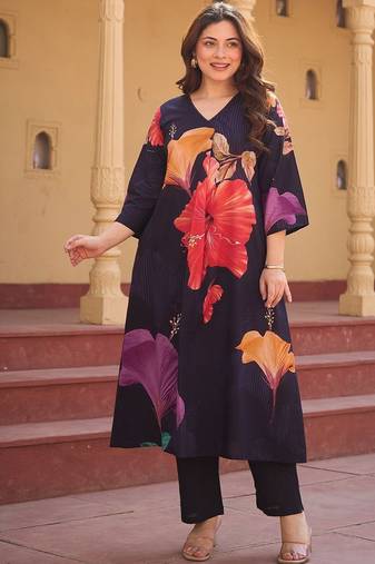 Women Floral Printed Regular Thread Work  Cotton Kurta with Trousers