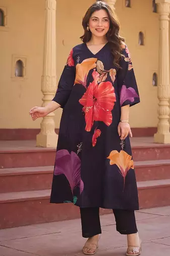Women Floral Printed Regular Thread Work  Cotton Kurta with Trousers