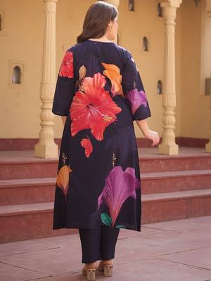 Women Floral Printed Regular Thread Work  Cotton Kurta with Trousers 5