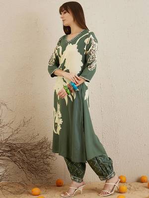 Floral Printed V-Neck Sequinned Straight Kurta with Salwar 3
