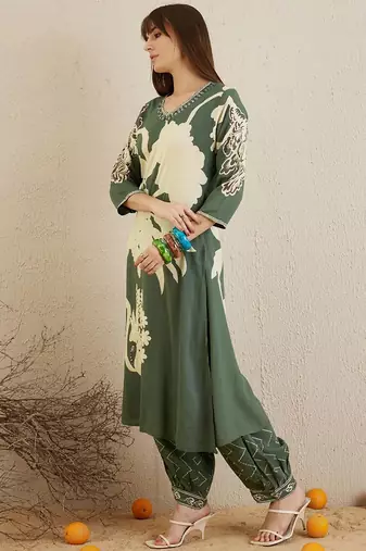 Floral Printed V-Neck Sequinned Straight Kurta with Salwar