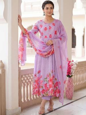 Women Floral Printed Panelled  Cotton Kurta with Trousers & With Dupatta 5
