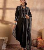 Women Embroidered  Cotton Kurta With Trousers & Dupatta Kurta Sets