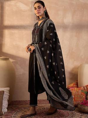 Women Embroidered  Cotton Kurta With Trousers & Dupatta Kurta Sets 4