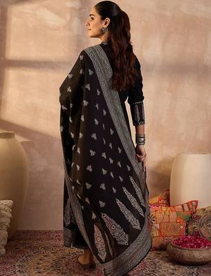 Women Embroidered  Cotton Kurta With Trousers & Dupatta Kurta Sets 5