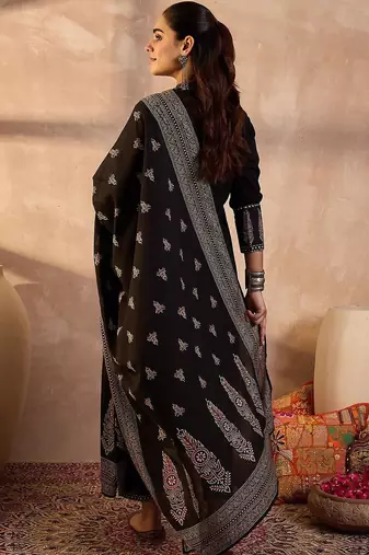 Women Embroidered  Cotton Kurta With Trousers & Dupatta Kurta Sets