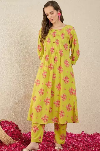 Women Floral Printed Pleated  Cotton Kurta with Trousers