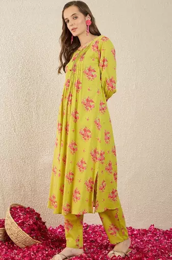 Women Floral Printed Pleated  Cotton Kurta with Trousers