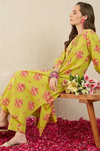Women Floral Printed Pleated  Cotton Kurta with Trousers