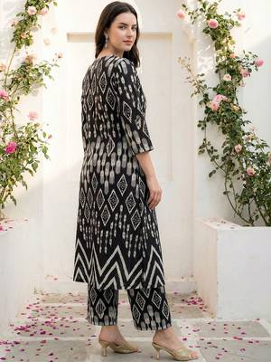 Women Ethnic Motifs Printed Regular  Cotton Kurta with Palazzos 3